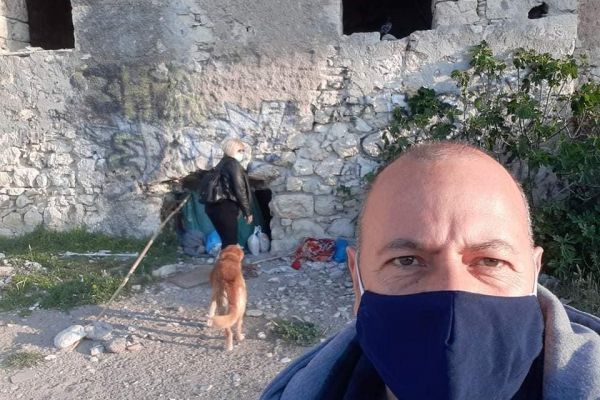 Στην ταβέρνα «Ο Κρητικός»