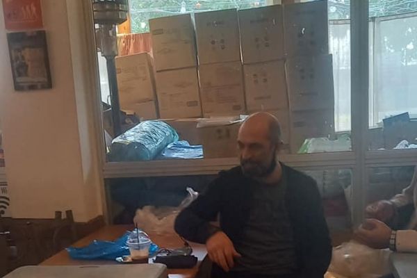 Στην ταβέρνα «Ο Κρητικός»