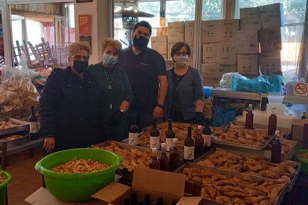 Στην ταβέρνα «Ο Κρητικός»