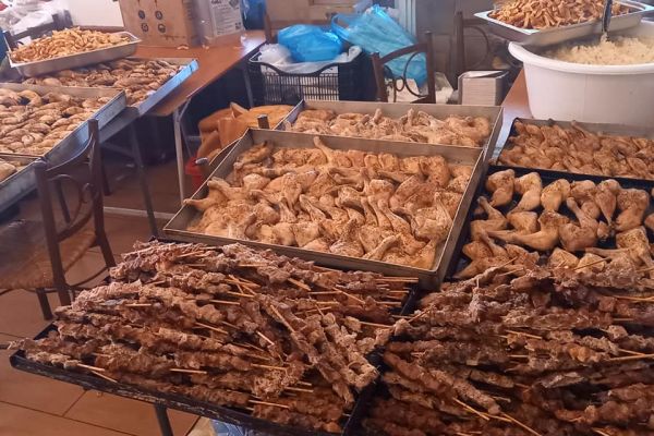 Στην ταβέρνα «Ο Κρητικός»