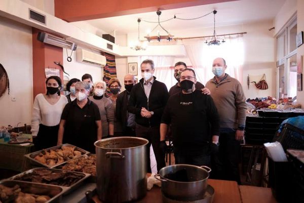 Στην ταβέρνα «Ο Κρητικός»