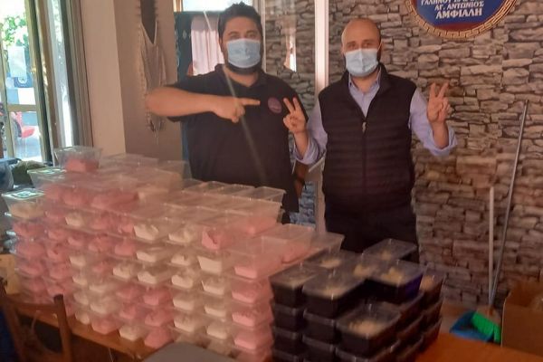 Στην ταβέρνα «Ο Κρητικός»