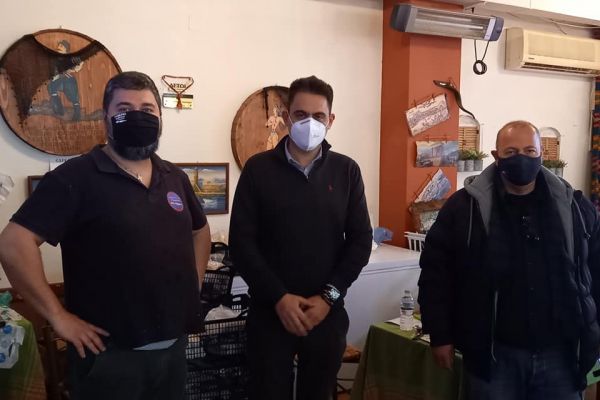 Στην ταβέρνα «Ο Κρητικός»