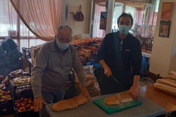 Στην ταβέρνα «Ο Κρητικός»