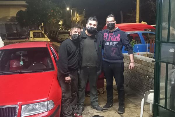 Στην ταβέρνα «Ο Κρητικός»