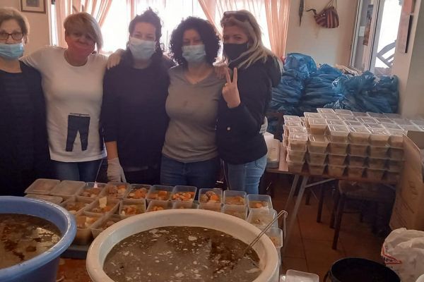 Στην ταβέρνα «Ο Κρητικός»