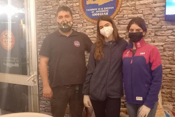 Στην ταβέρνα «Ο Κρητικός»