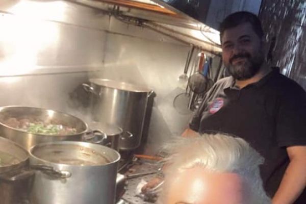 Στην ταβέρνα «Ο Κρητικός»